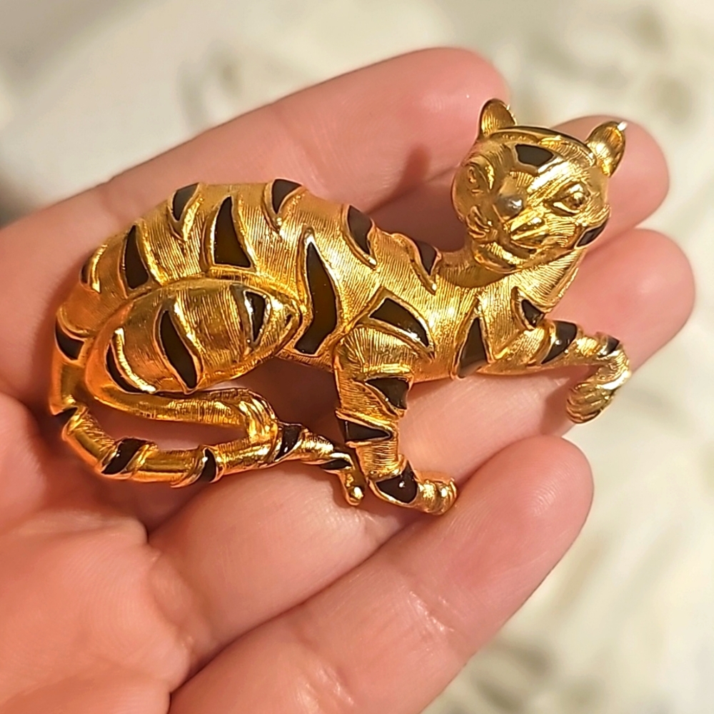 Trifari vintage brooch pin leopard panther